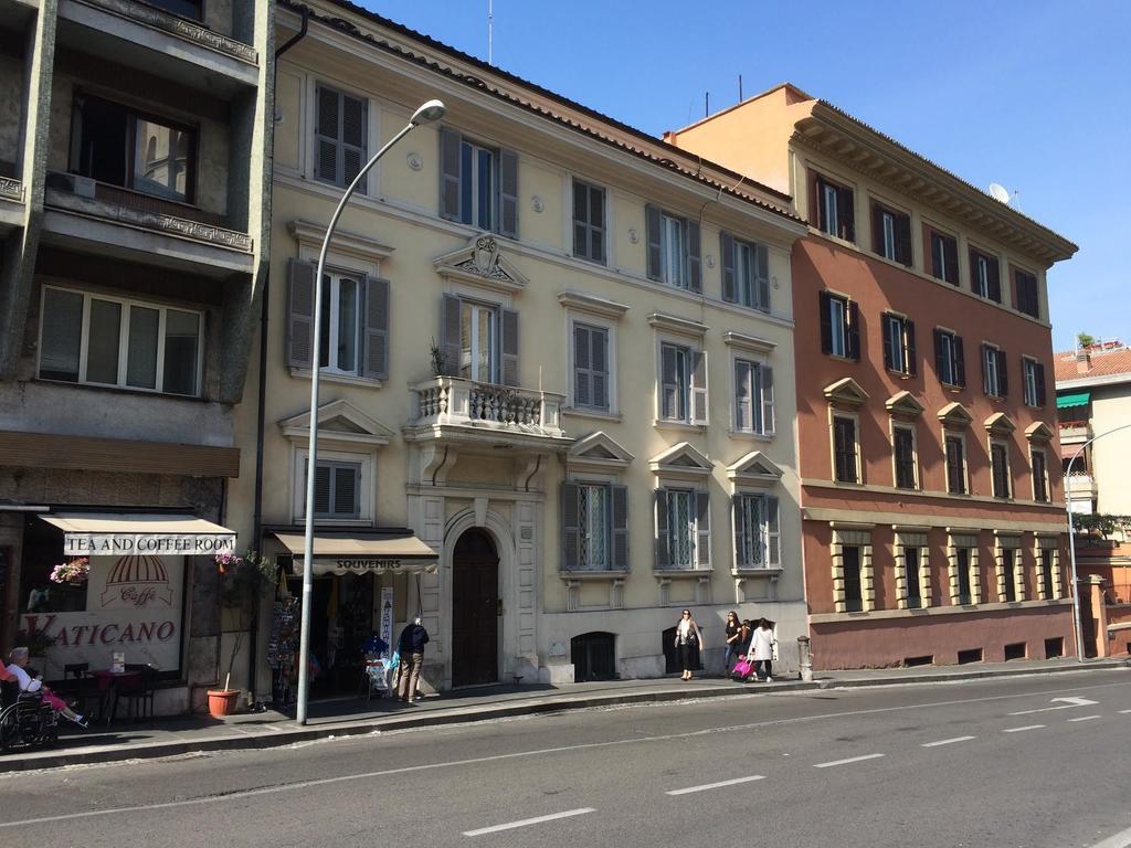 Gasthuis 102 Vaticano 2*